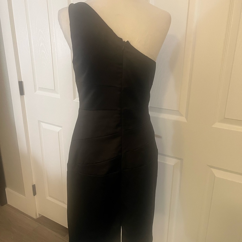 David’s Bridal Black One Shoulder Ruched Cocktail Dress Size 4 - Picture 4 of 7